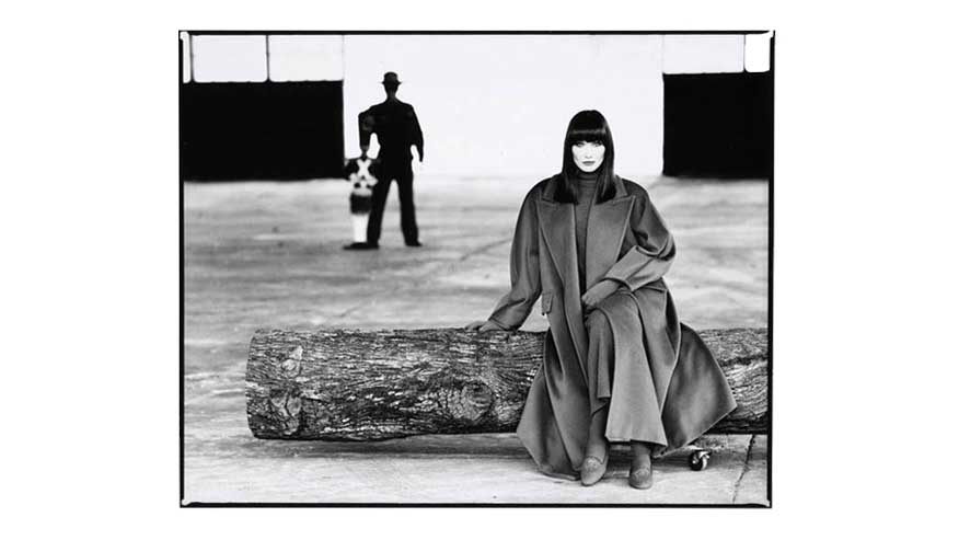 Carla Bruni models at the Max Mara Fall/Winter 1993-1994 campaign photographed by Max Vadukul Carla Bruni models at the Max Mara Fall/Winter 1993-1994 campaign photographed by Max Vadukul
